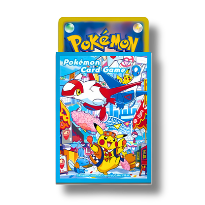 Sleeve Pokémon (protège-cartes), une édition limitée exclusive au Pokémon Center de Fukuoka, avec un artwork montrant Latias ainsi que Pikachu volant sur le dos de Latios.